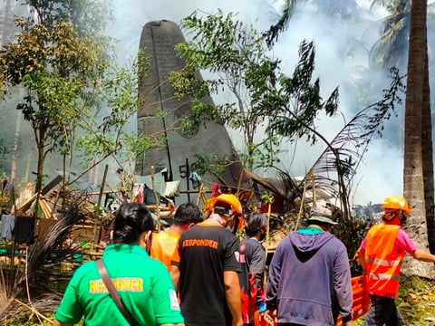 Avión militar se estrella en Filipinas