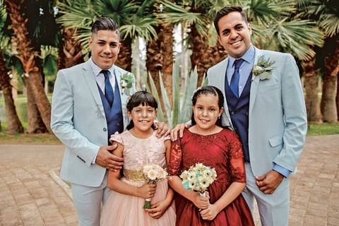 04072021 Los novios con sus hijas Kalen Alejandra y Edith Esquivel Pantoja. Fotografía de Emmanuel Cárdenas.