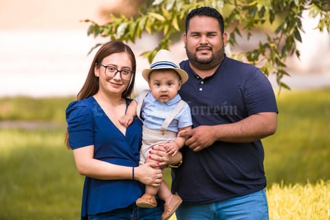 05072021 André Núñez Cuevas con sus padres Yarelly Cuevas y Jonathan Núñez.