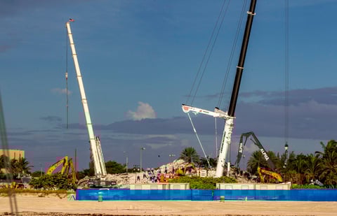 El edificio parcialmente derrumbado en Miami-Dade fue demolido por completo