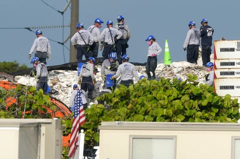 El edificio parcialmente derrumbado en Miami-Dade fue demolido por completo