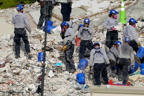El edificio parcialmente derrumbado en Miami-Dade fue demolido por completo