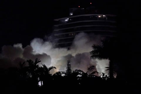 El edificio parcialmente derrumbado en Miami-Dade fue demolido por completo