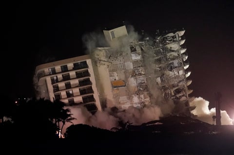 El edificio parcialmente derrumbado en Miami-Dade fue demolido por completo