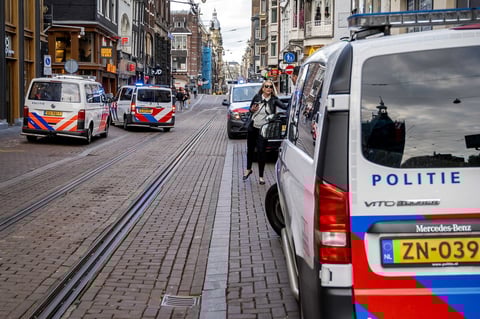 Periodista neerlandés se encuentra en estado grave tras recibir disparos en Ámsterdam