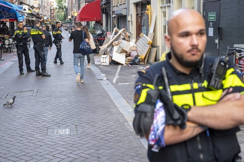 Periodista neerlandés se encuentra en estado grave tras recibir disparos en Ámsterdam