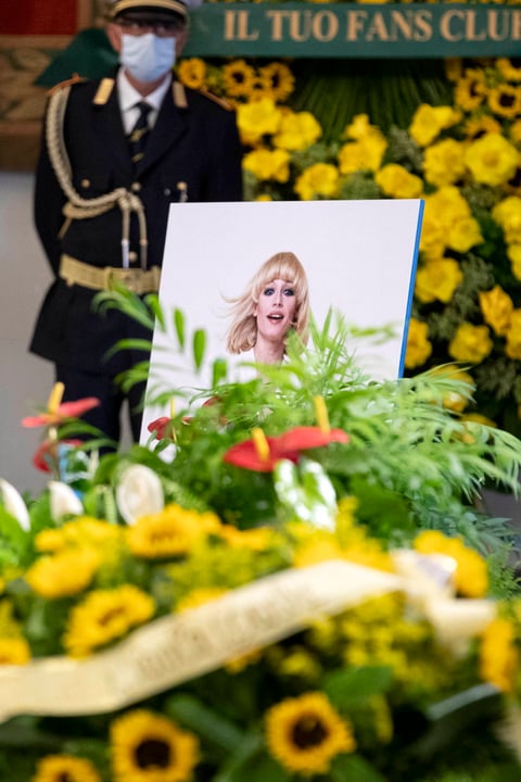 Italia se despide de su gran diva, Raffaella Carrà, con unas exequias de tres días
