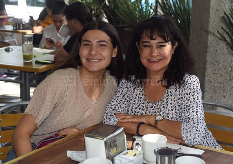 08072021 Allison G. con su mamá Cecy García.