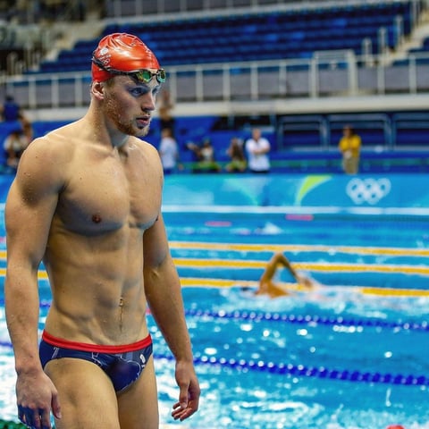 Adam Peaty, querrá retener su título olímpico con los cinco tiempos más rápidos en 100 metros braza de la historia, será complicado batir el récord del británico que además buscará ayudar al relevo 4x100 metros estilos a conseguir el oro.
