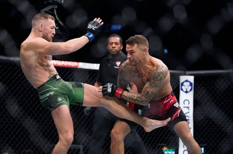 Dustin Poirier gana a Conor McGregor quien se fracturó una tibia