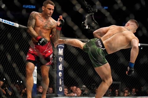 Dustin Poirier gana a Conor McGregor quien se fracturó una tibia