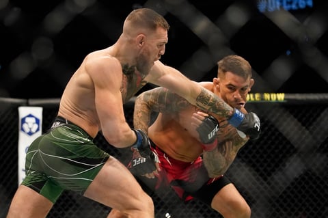 Dustin Poirier gana a Conor McGregor quien se fracturó una tibia
