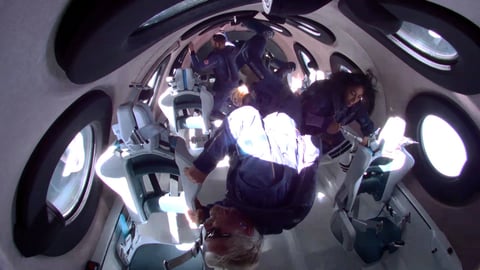 Richard Branson vuelve a la Tierra tras alcanzar el espacio a bordo del VSS Unity