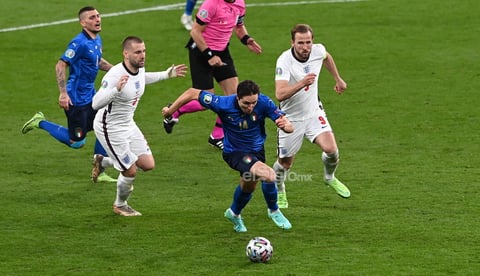 Final - Italy vs England

London (United Kingdom), 11/07/2021.- Federico Chiesa (C) of Italy in action against Harry Kane (R) and Luke Shaw of England during the UEFA EURO 2020 final between Italy and England in London, Britain, 11 July 2021. (Italia, Reino Unido, Londres) EFE/EPA/Facundo Arrizabalaga / POOL (RESTRICTIONS: For editorial news reporting purposes only. Images must appear as still images and must not emulate match action video footage. Photographs published in online publications shall have an interval of at least 20 seconds between the posting.)
DEP Fútbol LONDON BRITAIN SOCCER UEFA EURO 2020 United Kingdom
