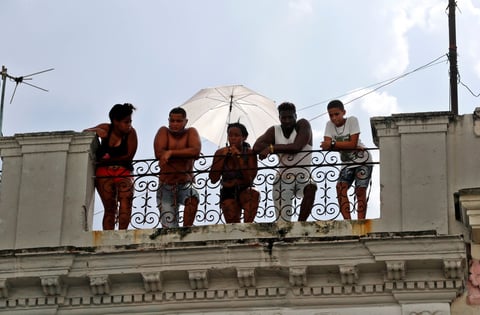 '¡Libertad!', dicen Cubanos al tomar las calles para protestar en contra del Gobierno