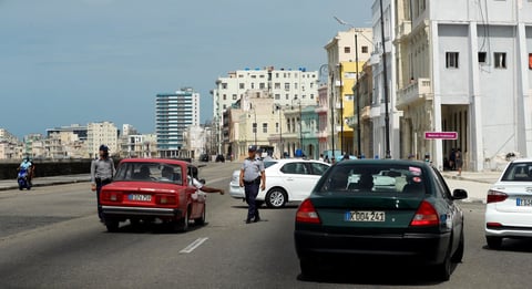 '¡Libertad!', dicen Cubanos al tomar las calles para protestar en contra del Gobierno