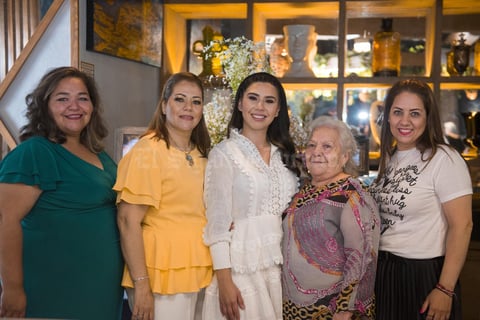 10072021 Deniz Hernández con su tía Blanca Mayorga, su madre Rosy Mayorga, su abuela Flora Castro y su tía Luz Mayorga.
