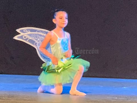 11072021 María Fernanda en su presentación de academia de baile.