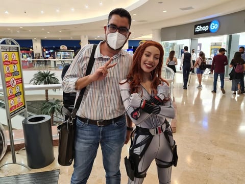 12072021 Manuel con Ruth conocida como 'Black Widow lagunera'.