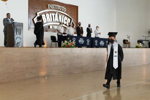 14072021 Alumnos celebran su graduación de primaria.