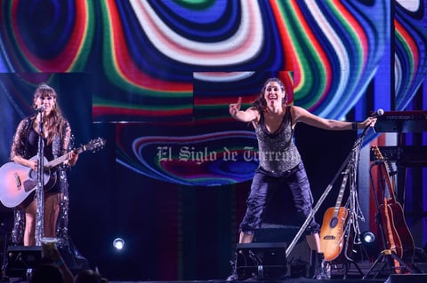 Las hermanas hicieron un paseo por sus éxitos, tocando las fibras más sensibles de sus fans gracias a sus letras de amor, pero sobre todo de desamor, las cuales han sido la cereza del pastel de su trayectoria.