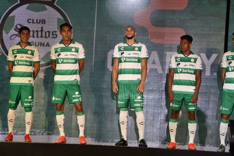 Santos Laguna modela su nueva armadura para la temporada 2021-2022