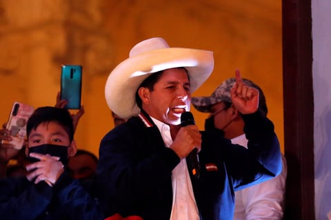 Tribunal Electoral declara a Pedro Castillo como presidente electo de Perú