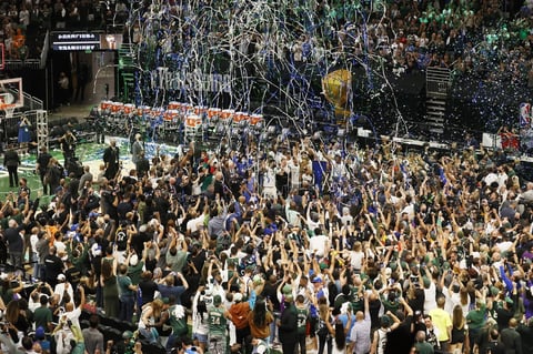 Bucks de Milwaukee se coronan en la NBA por primera vez en 50 años