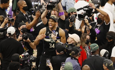 Bucks de Milwaukee se coronan en la NBA por primera vez en 50 años