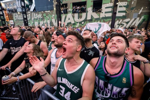Bucks de Milwaukee se coronan en la NBA por primera vez en 50 años