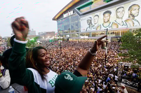 Bucks de Milwaukee se coronan en la NBA por primera vez en 50 años