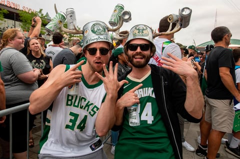 Bucks de Milwaukee se coronan en la NBA por primera vez en 50 años