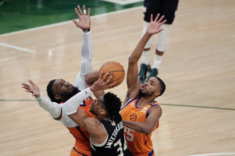 Bucks de Milwaukee se coronan en la NBA por primera vez en 50 años