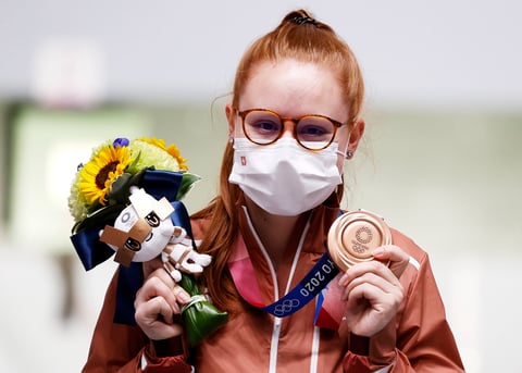 La tiradora china Yang Qian consigue la primera medalla de oro en Juegos de Tokio 2020