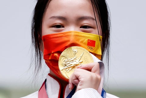 La tiradora china Yang Qian consigue la primera medalla de oro en Juegos de Tokio 2020