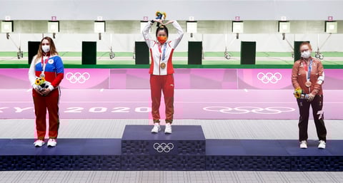La tiradora china Yang Qian consigue la primera medalla de oro en Juegos de Tokio 2020