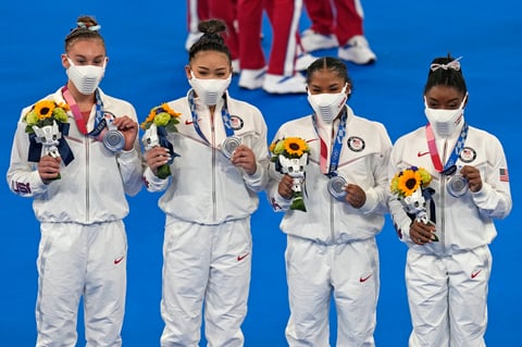 Simone Biles queda fuera en final de equipos por posible lesión en Tokio 2020