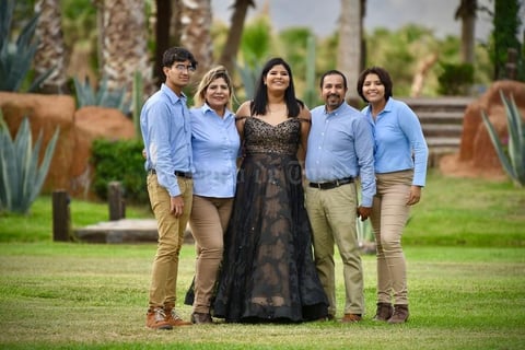 28072021 Ashley Vanessa García Galván celebra sus 16 años junto a sus padres, Agustín Antonio García Charles y Nancy Vanesa Galván Cruz, y sus hermanos, Jaír Antonio García Galván y Sofía Melissa García Galván.