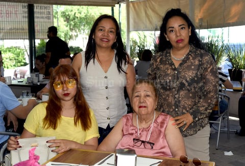 30072021 Martha Rojas, Ana Lucía Rojas, Juana María Cruz de Rojas y Victoria Chávez.