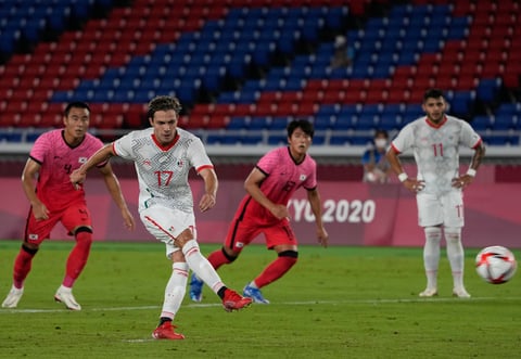 Martin facturó sus dos goles a los 12 y 54 minutos; Córdova a los 39 y 63. Romo hizo el suyo a los 30 y Aguirre ingresó en el complemento para maquillar el marcador a los 84. Donnggyeong Lee marcó dos goles (20 y 51) y Uijo Hwang hizo el otro en el primer minuto de reposición.
