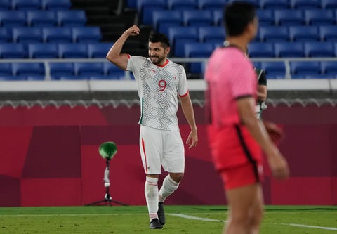 Genio capaz de desbordar, ganar la pelota con base en potencia o sacar de la chistera dulces servicios, como aquel que puso a Luis Romo poco después de que Dongg Yeong Lee empatara a uno el duelo.