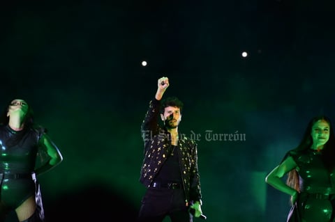 El cantante emocionó a la audiencia con su propuesta musical, conformada por baladas, sonidos pop y por supuesto reguetón.