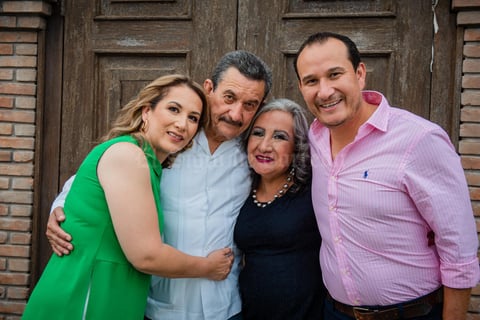 31072021 Celebran cumpleaños de Claudio Córdova López, acompañado de su esposa Rosalinda Aparicio de Córdova y sus hijos Karla Córdiva de Tafoya y Nabuco Córdova Aparicio.