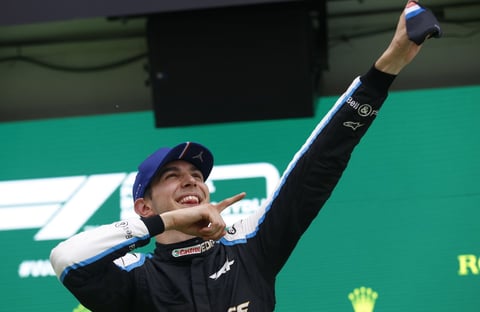 El francés Esteban Ocon gana un caótico GP de Hungría; 'Checo' Pérez tuvo que abandonar la prueba