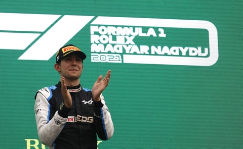 El francés Esteban Ocon gana un caótico GP de Hungría; 'Checo' Pérez tuvo que abandonar la prueba