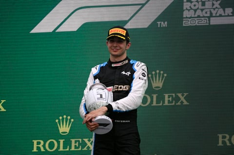 El francés Esteban Ocon gana un caótico GP de Hungría; 'Checo' Pérez tuvo que abandonar la prueba
