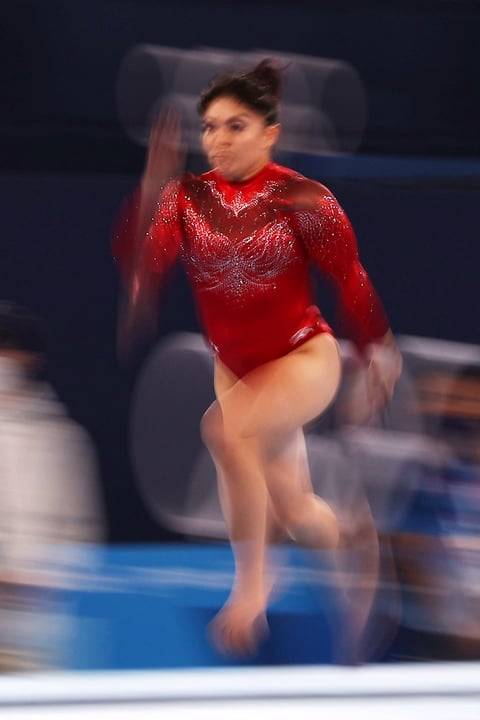 Alexa Moreno acaricia la medalla con histórico cuarto lugar en salto de caballo