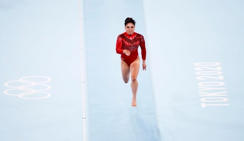 Alexa Moreno acaricia la medalla con histórico cuarto lugar en salto de caballo