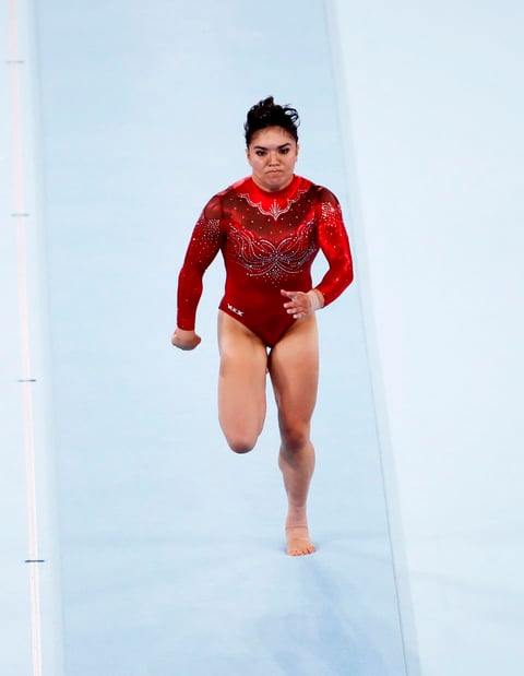 Alexa Moreno acaricia la medalla con histórico cuarto lugar en salto de caballo