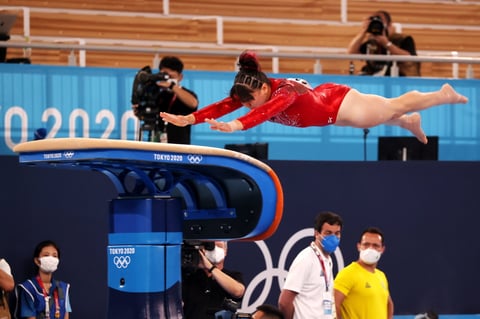 Alexa Moreno acaricia la medalla con histórico cuarto lugar en salto de caballo
